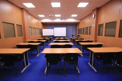 سالن کنفرانس 30 نفره سرای زکریای رازی